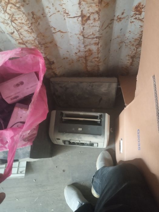 Printerlar va harf yozuvchi va ekran