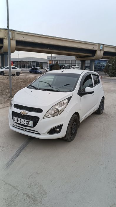 Спарк Сотилади ок ранги 1.25 матор  йили 2018.йенгича табло чикан