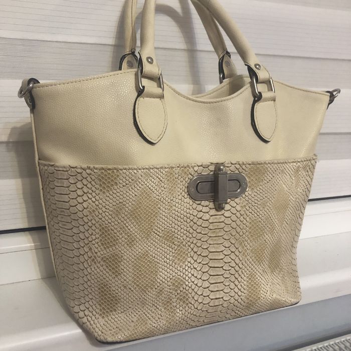 Бежова дамска чанта еко кожа