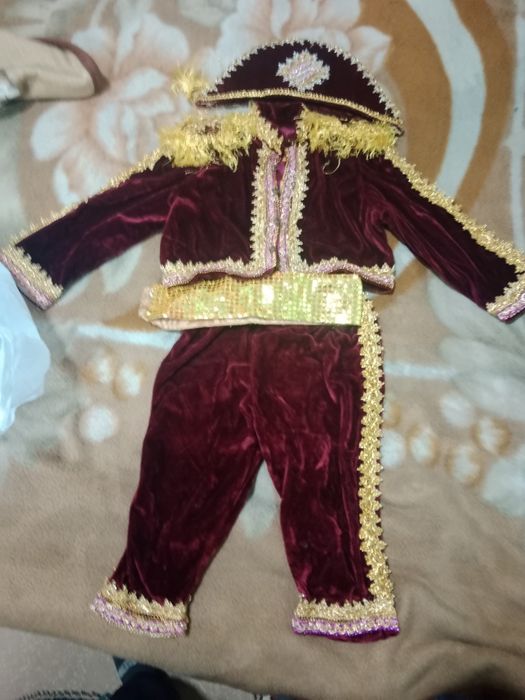 Продам новогодние костюмы