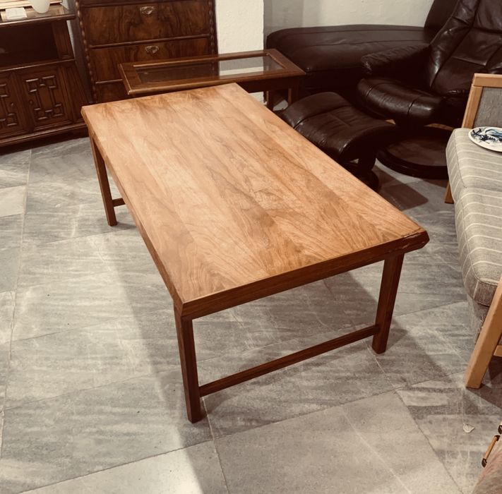 Шведска маса – скандинавски стил, масив + орехов фурнир