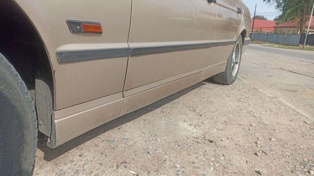 Пластиковые пороги на БМВ Е34