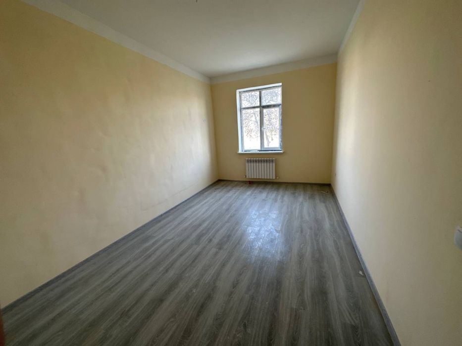 Тахиаташ районы центр 2 хана,     1 этаж магазин кылыу ушын колай