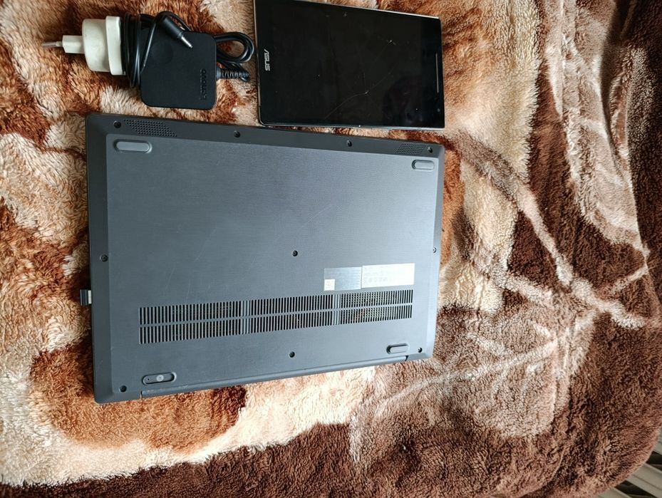 Ноутбук Lenovo  Клавиатура Мышь биргаликда сотилади