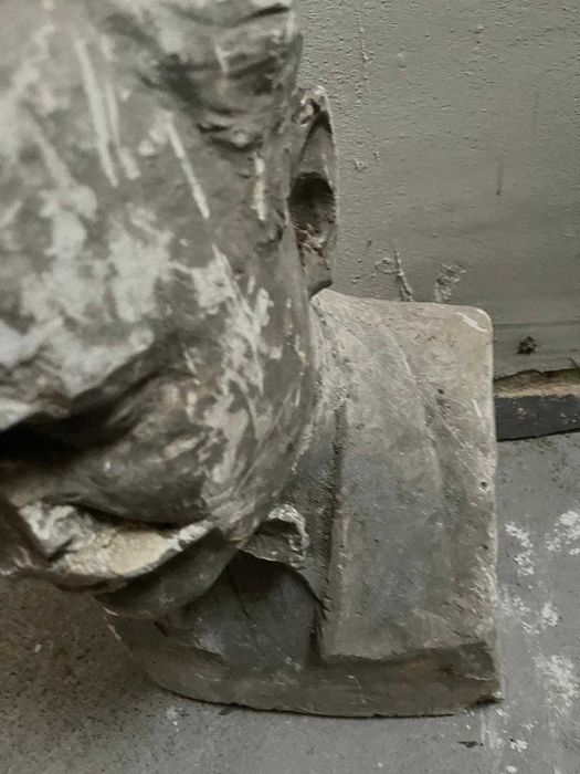 Vand statueta din piatra