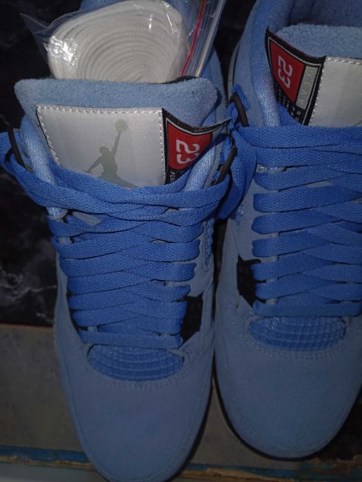 Adidași Jordan 4 university blue