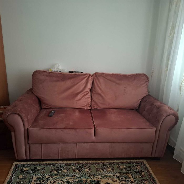 Vând canapea extensibilă din catifea