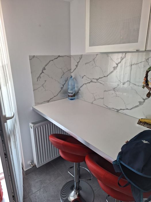 Privat închiriază apartament