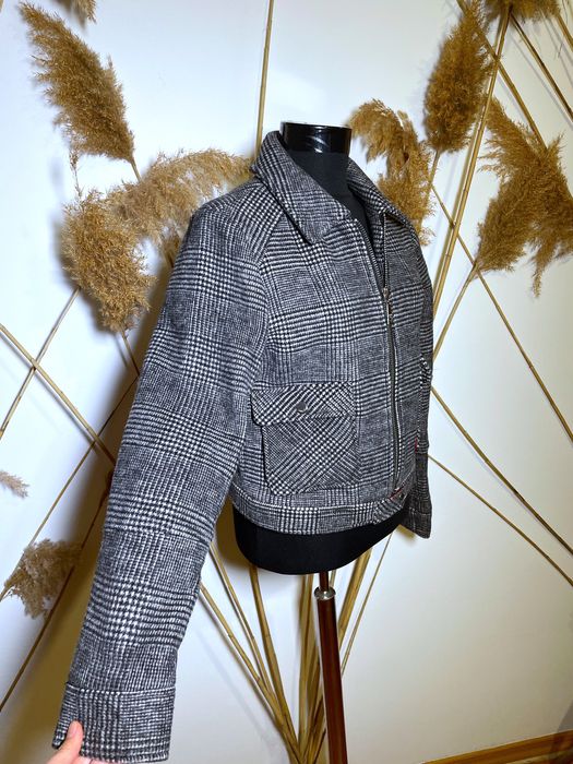 Jachetă Guess autentică