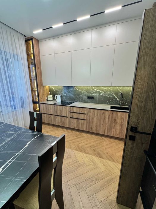 Продам 3 квартира РН Парк Победы