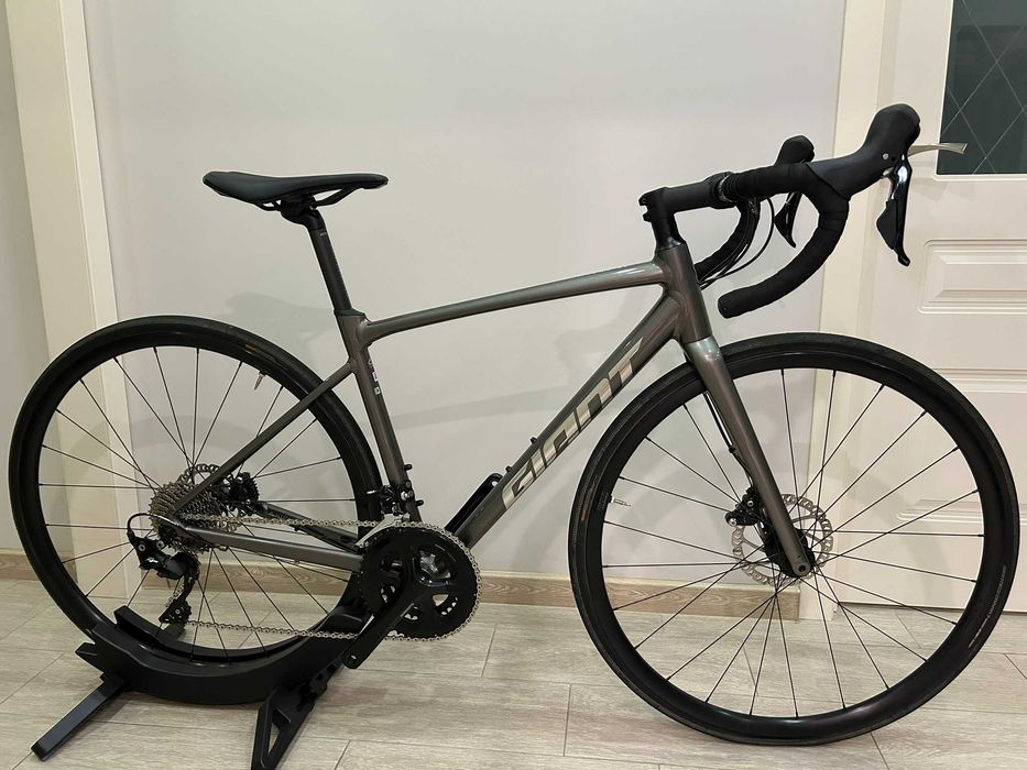 Шоссейный велосипед Giant Contend SL1