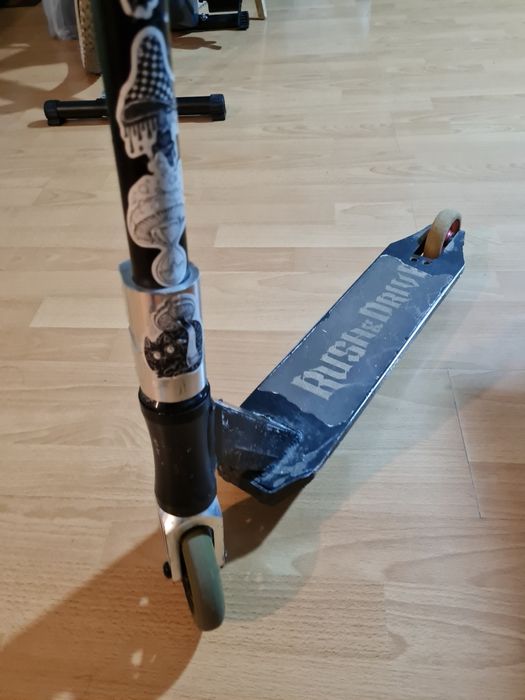 Парковой трюковой самокат