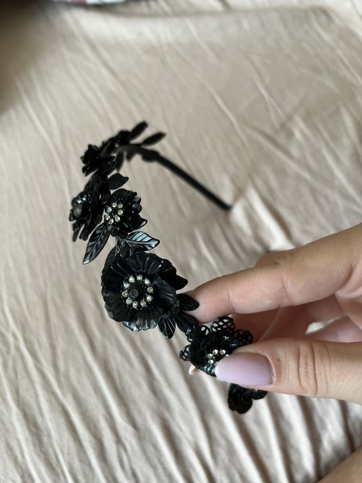 Красиви ръчно бродирани диадеми