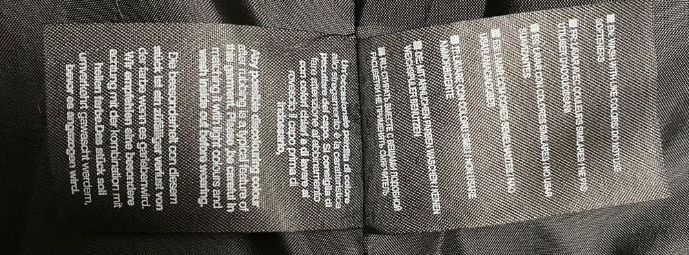 Vând vesta noua de bărbați Prada