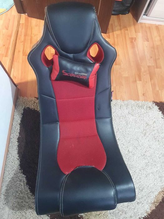 Scaun gaming balansoar cu muzica