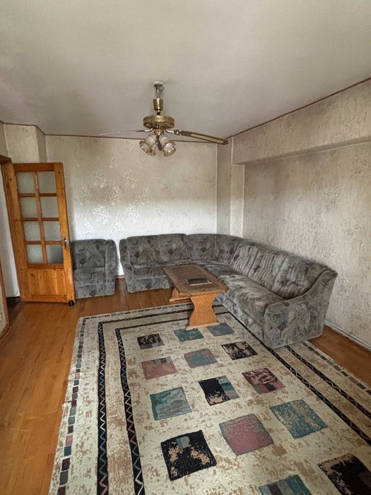 PROPRIETAR - GARA/BILLA - Camera mare(living) in apartament 4 camere