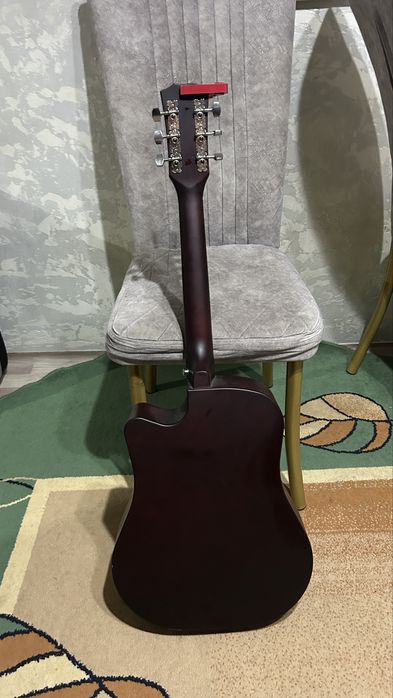 Продам гитару акустическая