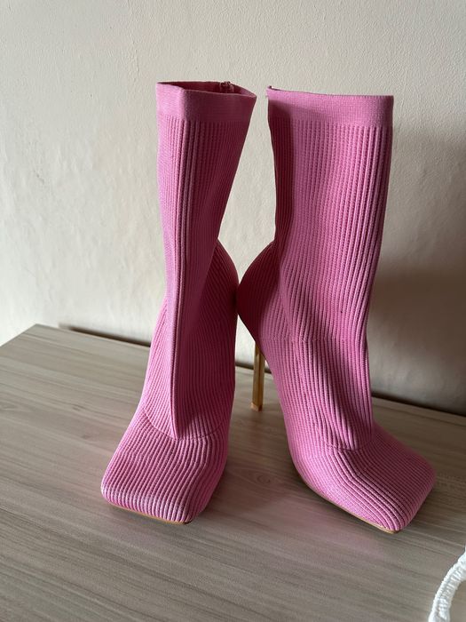 Чисто нови розови токчета