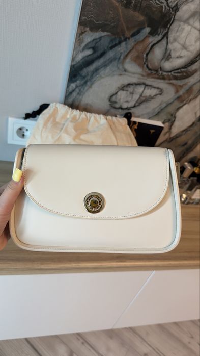 Продам кожаную сумку 23 см