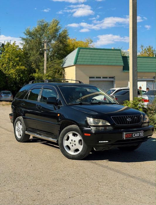 В продаже Lexus RX 300