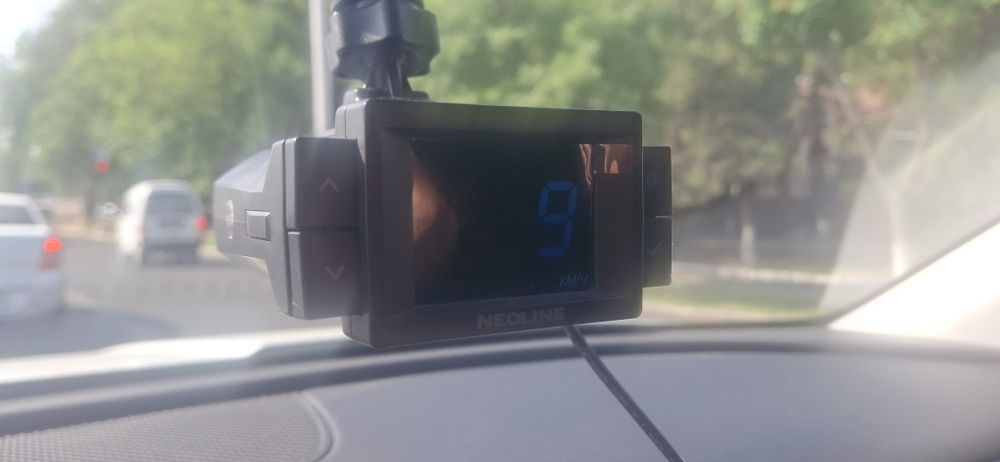 Продам NEOLINE 9700S black wifi состояние идеалное.даже плёнка не снят