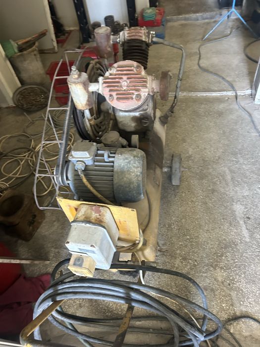 Компресор УК 25, работещ ,отличен