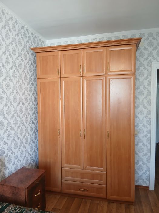Продам  шкаф 4- дверный