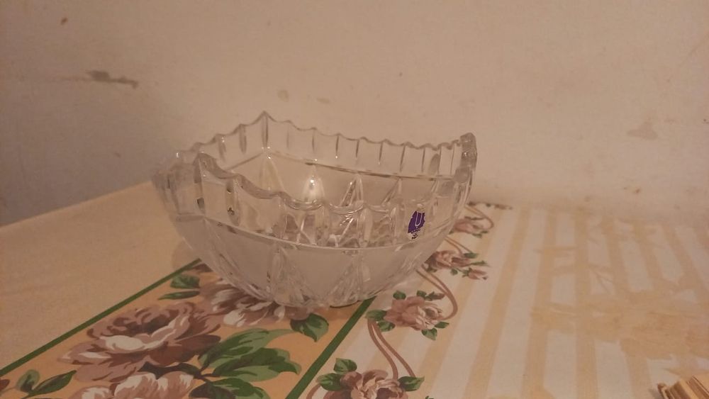 Хрусталь салатный сатылады.