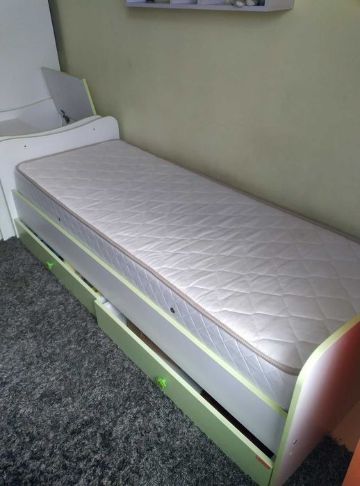 Легло и кошара в едно гардероб и бюро и матраци трансформиращи Lorelli