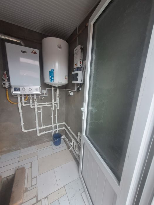 Буссув Гагарида 2 сотиг уй сотилади Назарбек гулчилик.Тарнов тарафда