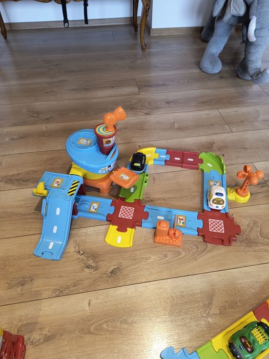 Aeroport Vtech cu 2 masinute