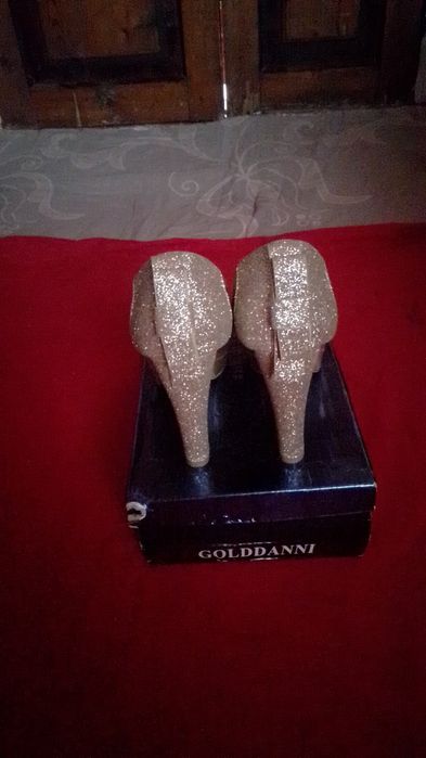 Ayollar oyoq kiyimi bazmlar toʻylar uchun