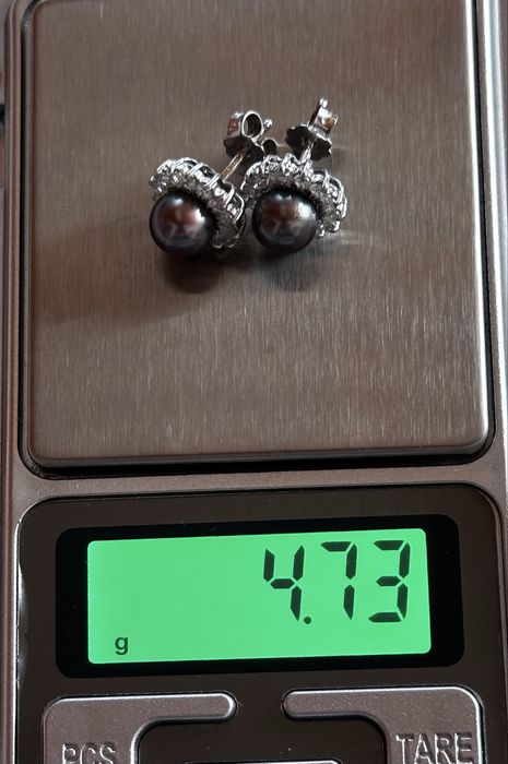 Set format din cercei si pandant din aur alb de 18 k si perle naturale