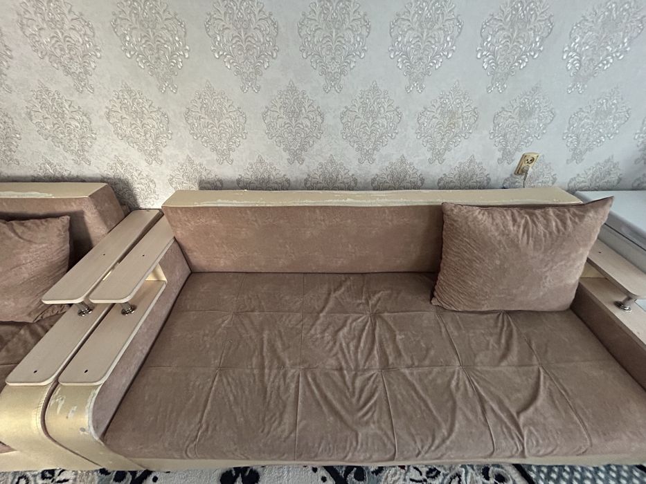 Продам диван с двумя кресломи