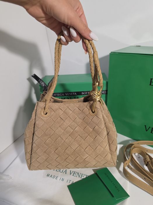 Налична чанта Bottega Veneta Parachute