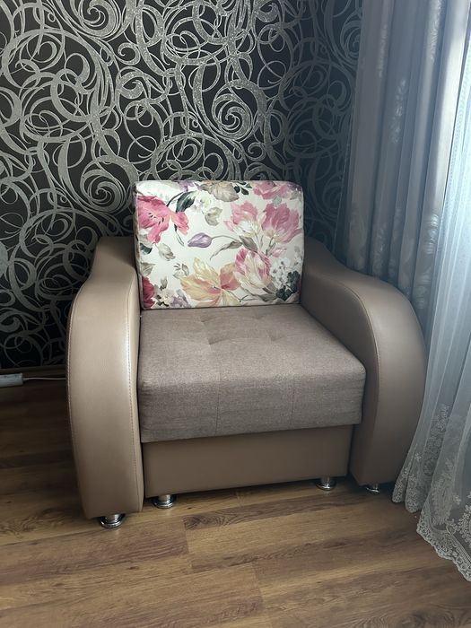 Продам мягкий уголок  100 000