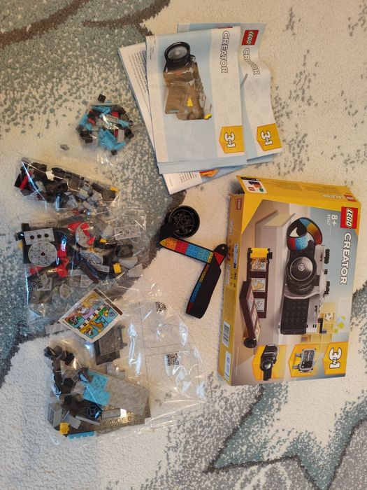 Vând lego punguța sigilata aparat foto
