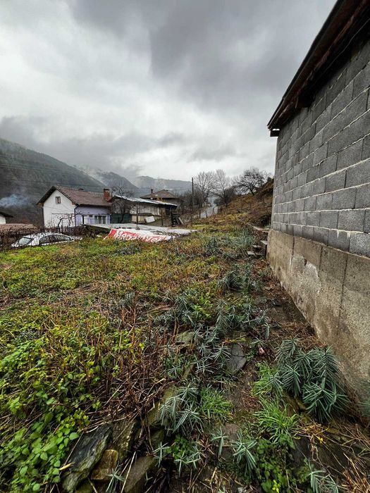 Продава се Къща в с. Томпсън, Област София-област - 228 кв.м за 426 €/кв.м - Снимка #12