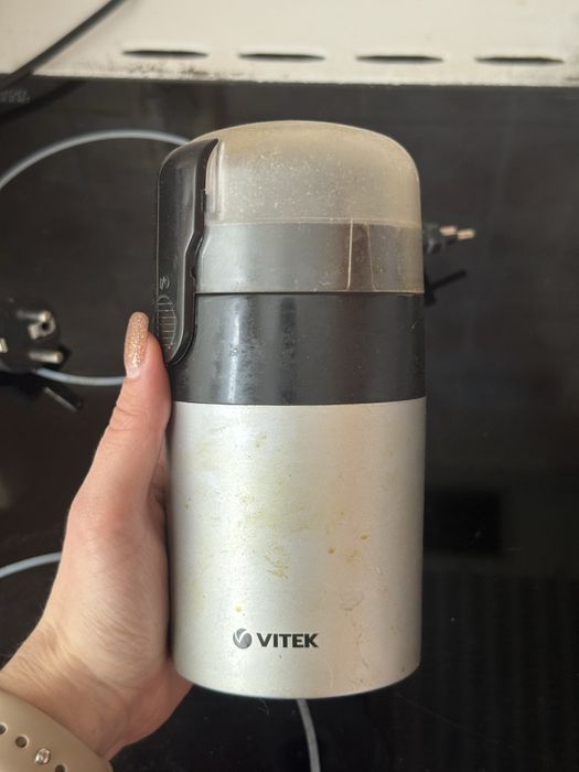Продам Кофемолку VITEK