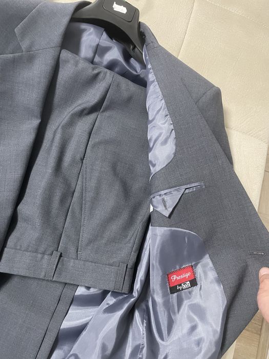 Поръчков костюм чисто нов не използван