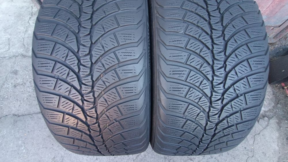 255/40/19 Kumho .