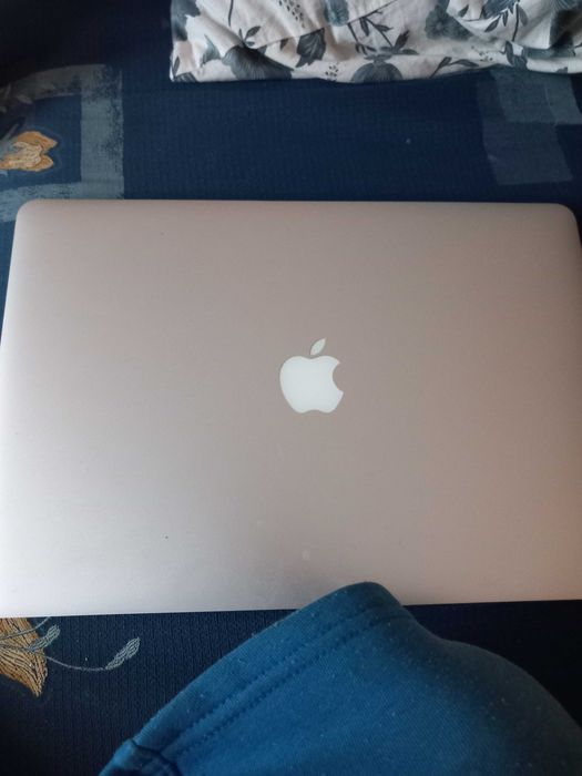 Продавам Macbook pro в добро състояние