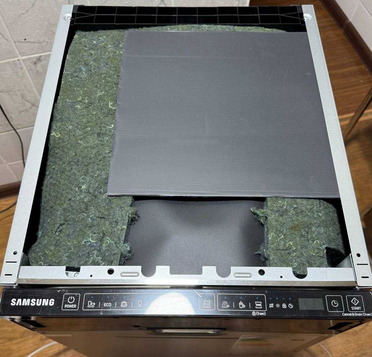 Встраиваемая посудомоечная машина Samsung DW50R4040BB