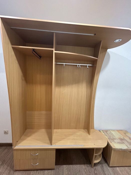 Продам шкаф в прихожую