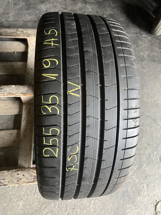 1 anvelopa de vara 255/35/19 Pirelli Runflat!
