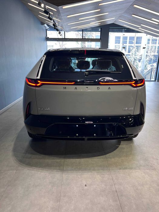 Mazda EZ60 Max Full pozitsiya Gibrid
