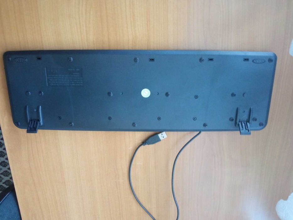 Продавам монитор и клавиатура