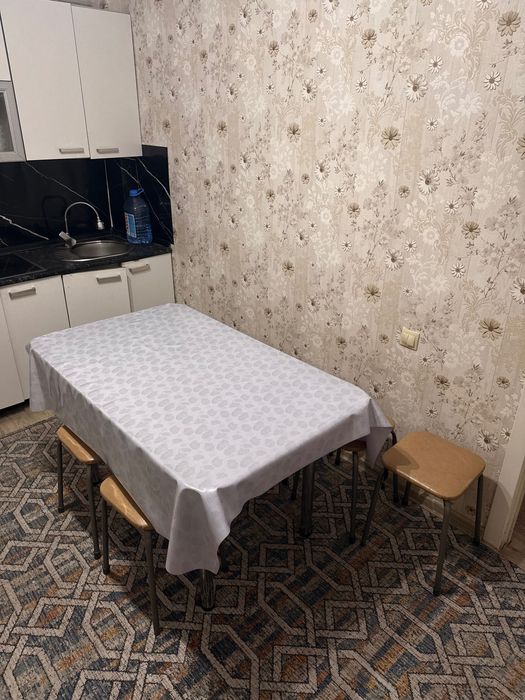 Кухонный стол с стульями