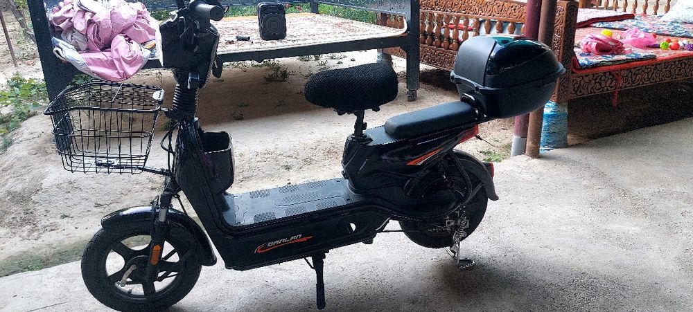 Ganlan elektr skuter yangii holatda . Sotiladi
