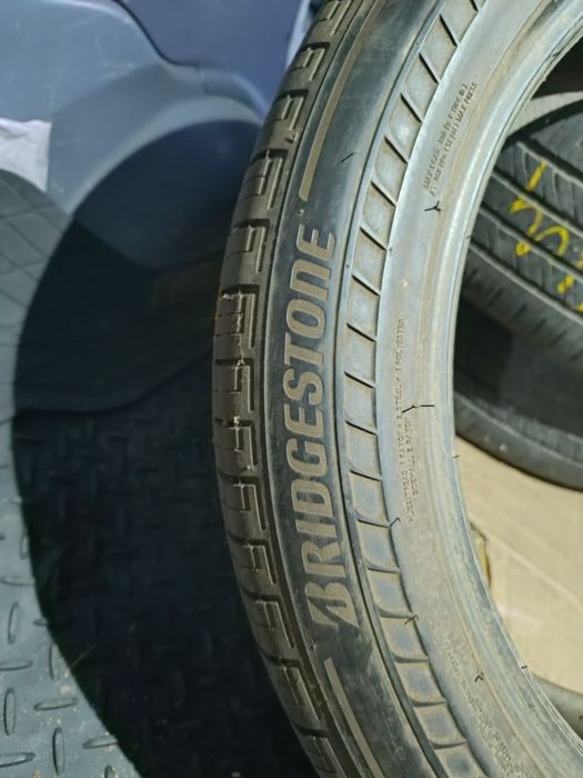 Продам резину 235 50 R20